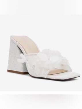 Betsy Johnson Jalon Sandal White Floral, Size 8.5